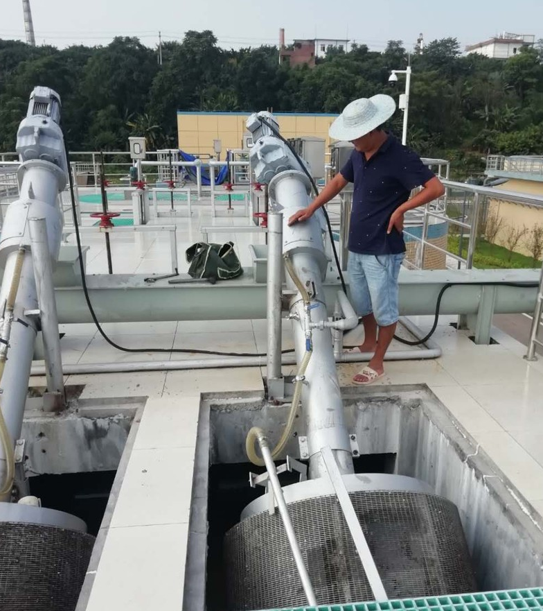 四川宜賓污水廠轉鼓式柵機除泥機維修